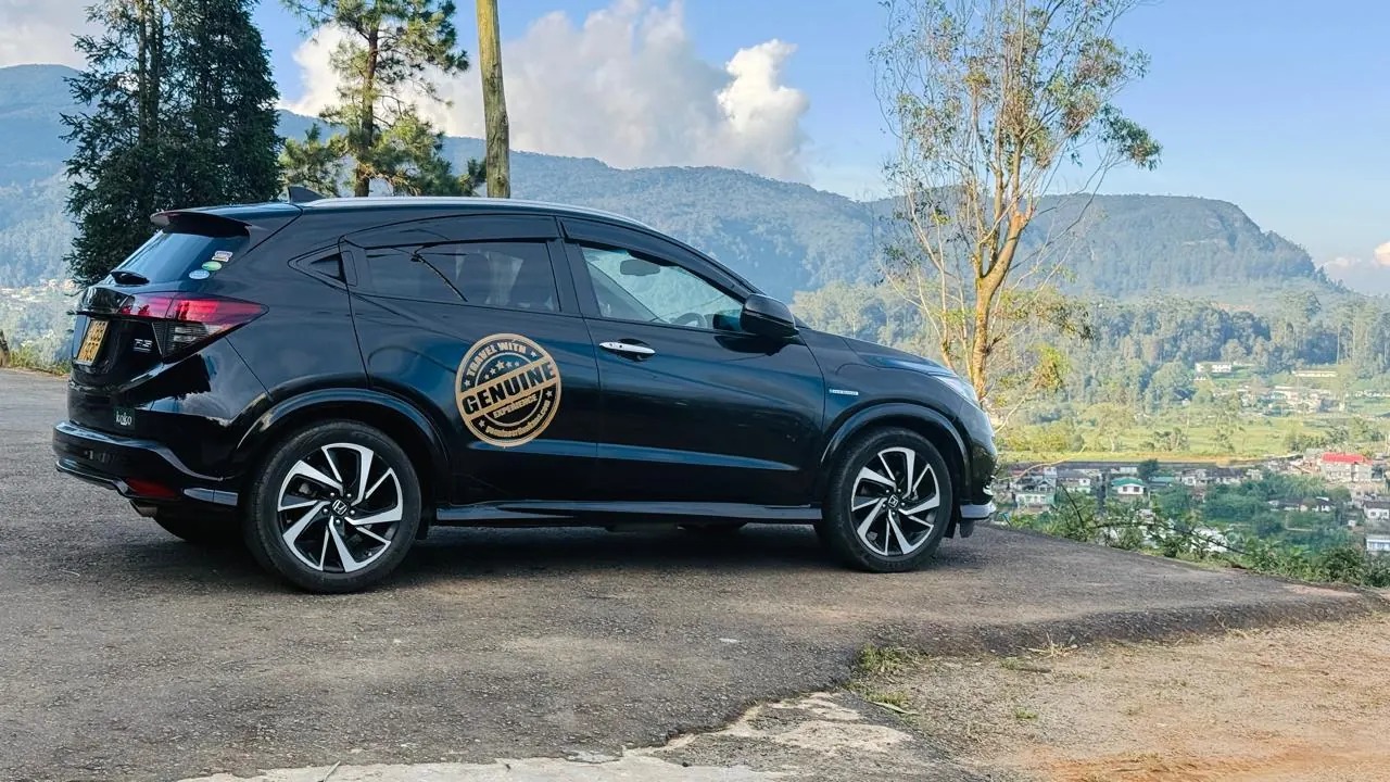 스리랑카 고산 지역을 운행하는 Genuine Lanka Holiday and Tours (PVT) LTD SUV
