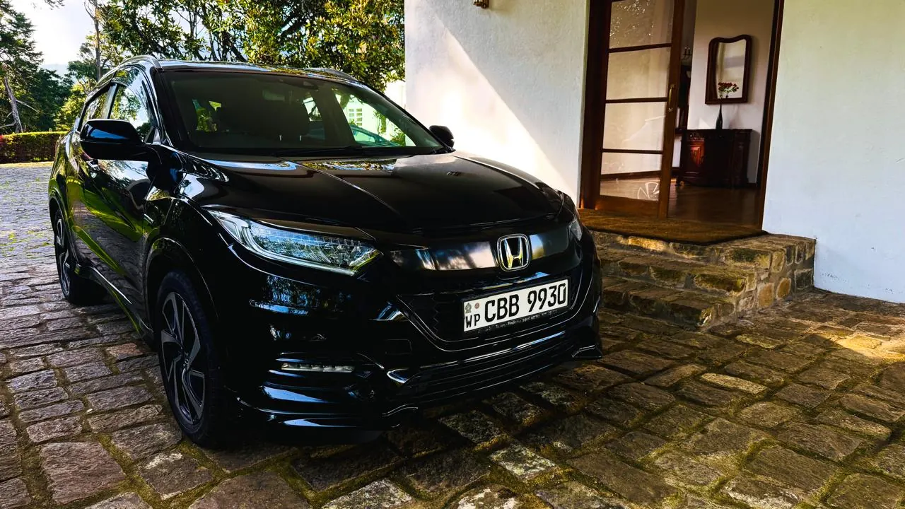 Genuine Lanka Holiday and Tours (PVT) LTD 스리랑카 프라이빗 투어용 SUV 차량